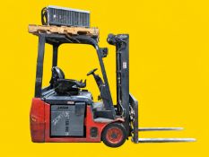 2020 LINDE E20 Electric Forklift. 4,000 lb capacity. Mast: 84 in lowered / 188 in raised.