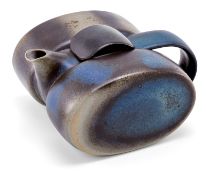 Studiokeramik Gotlind Weigel: Ovale Kanne, 2009.