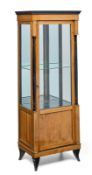 Kl. Biedermeier-Stil-Vitrine, süddt. um 1900