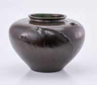 Bronzevase "Koi", Meji, Japan wohl um 1900.