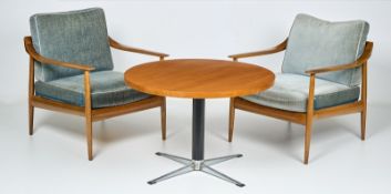 Paar Armlehnsessel im Dänischen Stil, wohl Walter Knoll um 1960 u.  Couchtisch 1960-70er Jahre.