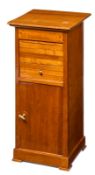 Kl. Biedermeier-Pfeilerschränkchen, süddt. um 1825