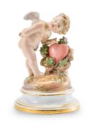 Amor, an ein Herz klopfend, Meissen um 1890.