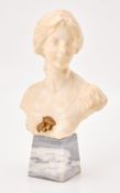 Skulptur Johann Bläsche zugeschr.: Büste einer jungen Frau, wohl um 1900.