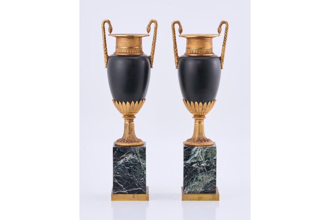 Paar Henkelvasen, Empire-Stil, wohl Anf. 20. Jh. - Bild 2 aus 6