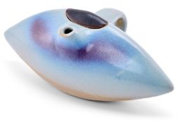 Studiokeramik Gotlind Weigel: Hellblaue Kanne, 2013.