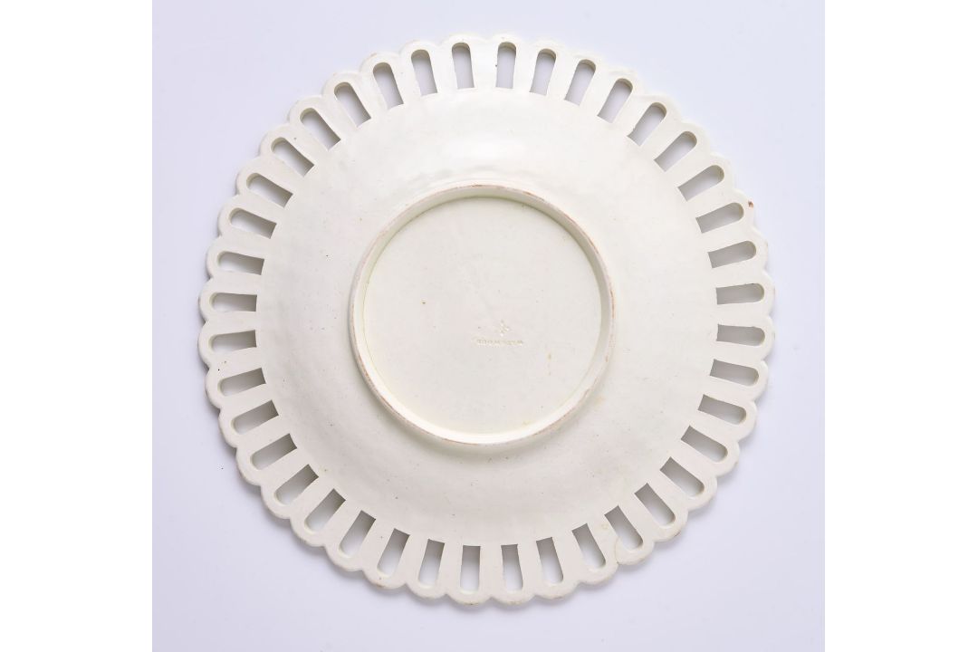 Teller in Korbflechtrelief, Wedgwood 1855. - Bild 3 aus 4