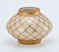 Vase mit Metallgeflecht, 20. Jh.