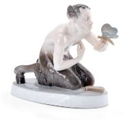 Faun mit Schmetterling, Jugendstil, Rosenthal um 1910.