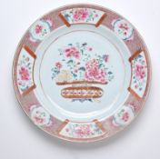 Gr. Platte "Blütenkorb", China um 1900.
