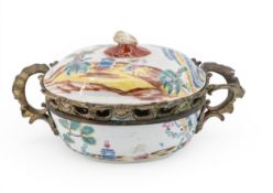 A RARE CHINESE EXPORT 'VALENTINE' PATTERN TUREEN AND COVER  QIANLONG PERIOD, 18TH CENTURY with
