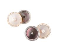 Y A PAIR OF MATCHED MOTHER OF PEARL CUFFLINKS