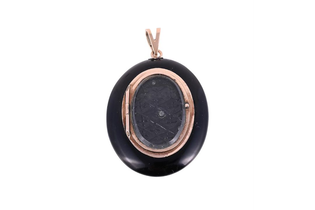 A LATE 19TH CENTURY HALF SEED PEARL AND ONYX LOCKET PENDANT - Image 2 of 2