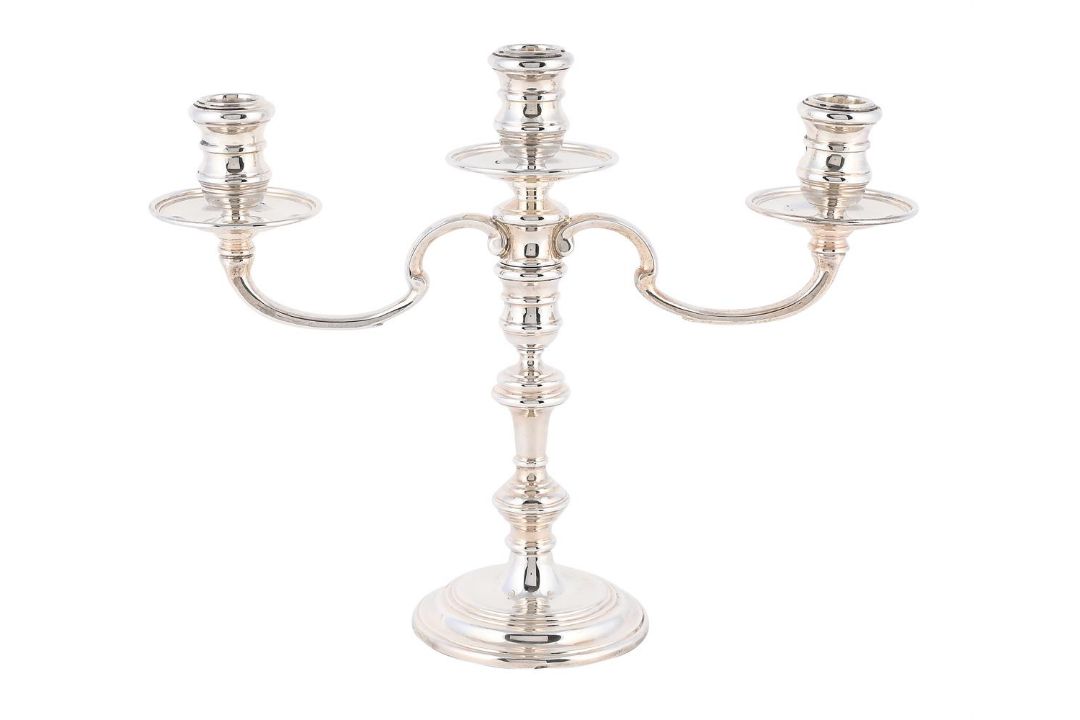 A SILVER THREE LIGHT CANDELABRA - Image 1 of 2