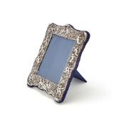 A SILVER BRITANNIA STANDARD SHAPED RECTANGULAR PHOTO FRAME