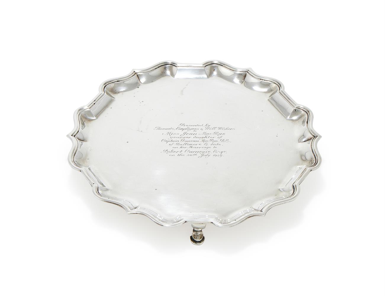 A SILVER SHAPED CIRCULAR SALVER - Image 2 of 4