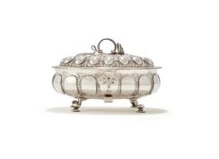 AN EDWARDIAN SILVER OVAL SUGAR BOX