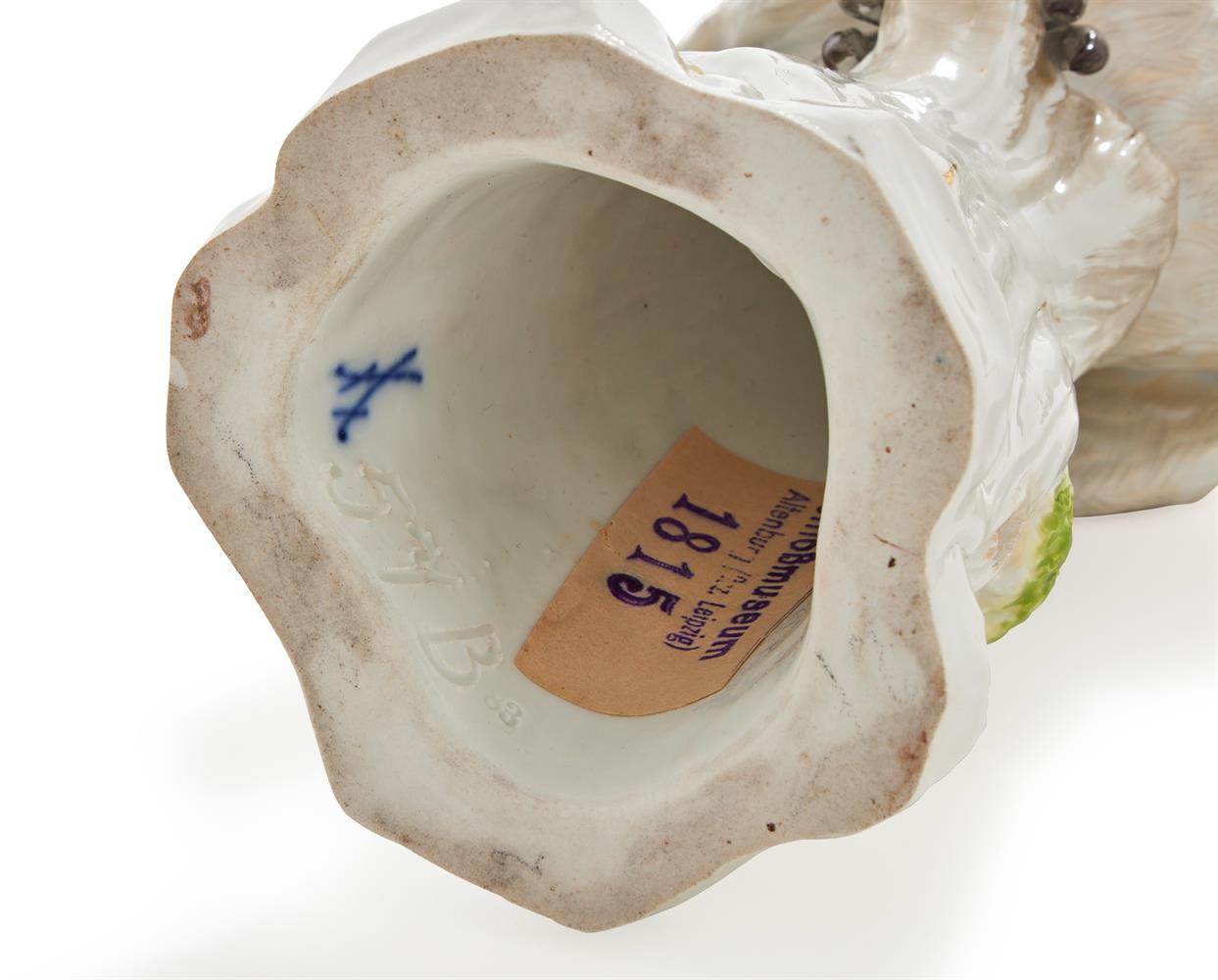MEISSEN, A MODEL OF A COCKATOO PERCHED ON A STUMP - Image 4 of 4