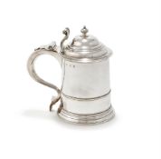 A GEORGE I BRITANNIA STANDARD SILVER LIDDED TANKARD