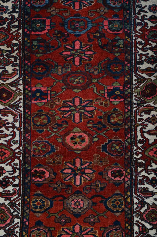 A HAMADAN RUNNER, CIRCA 1900 - Image 2 of 4