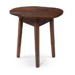 AN OAK AND ELM CRICKET TABLE, LATE 18TH OR EARLY 19TH CENTURY