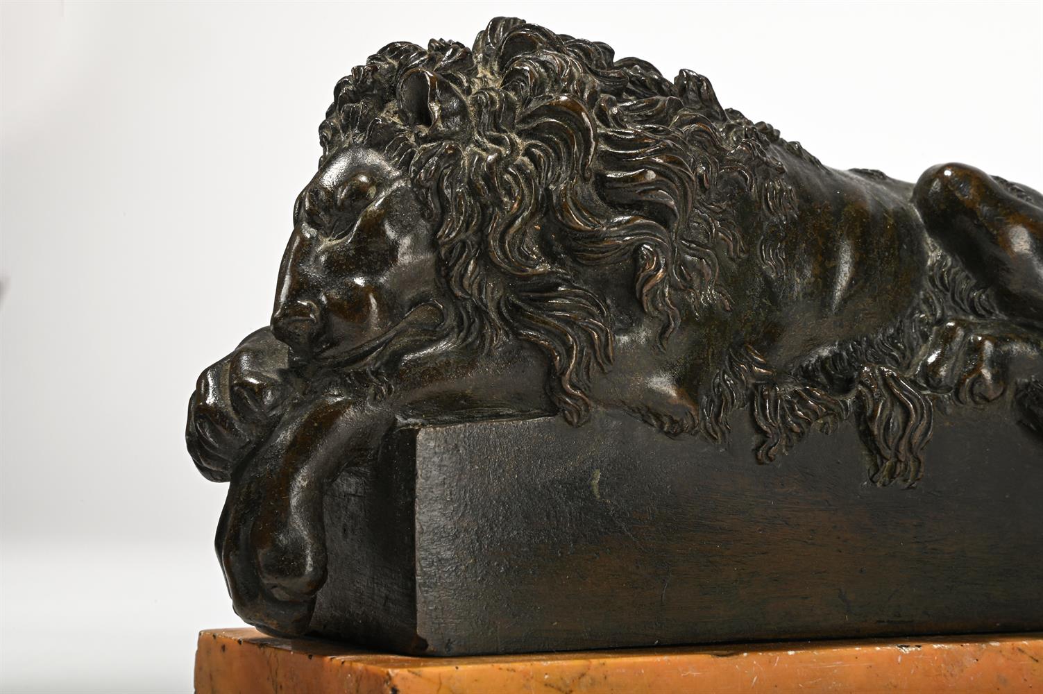 AFTER CANOVA, A PAIR OF ITALIAN BRONZE REZZONICO LIONS, MID TO EARLY 19TH CENTURY - Image 3 of 4