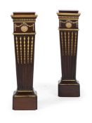 A PAIR OF MAHOGANY AND PARCEL GILT PEDESTAL COLUMNS, IN GEORGE III STYLE, EARLY 20TH CENTURY