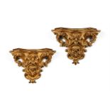 A PAIR OF CARVED GILTWOOD AND GESSO WALL BRACKETS, IN LOUIS XV STYLE, SECOND HALF 19TH CENTURY