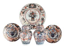 A JAPANESE ARITA IMARI CHARGER, EDO PERIOD, CIRCA 1700-1730, AND FOUR SIMILAR ITEMS