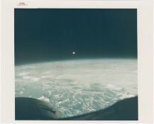 [Gemini VII] THE MOON RISES ABOVE EARTH