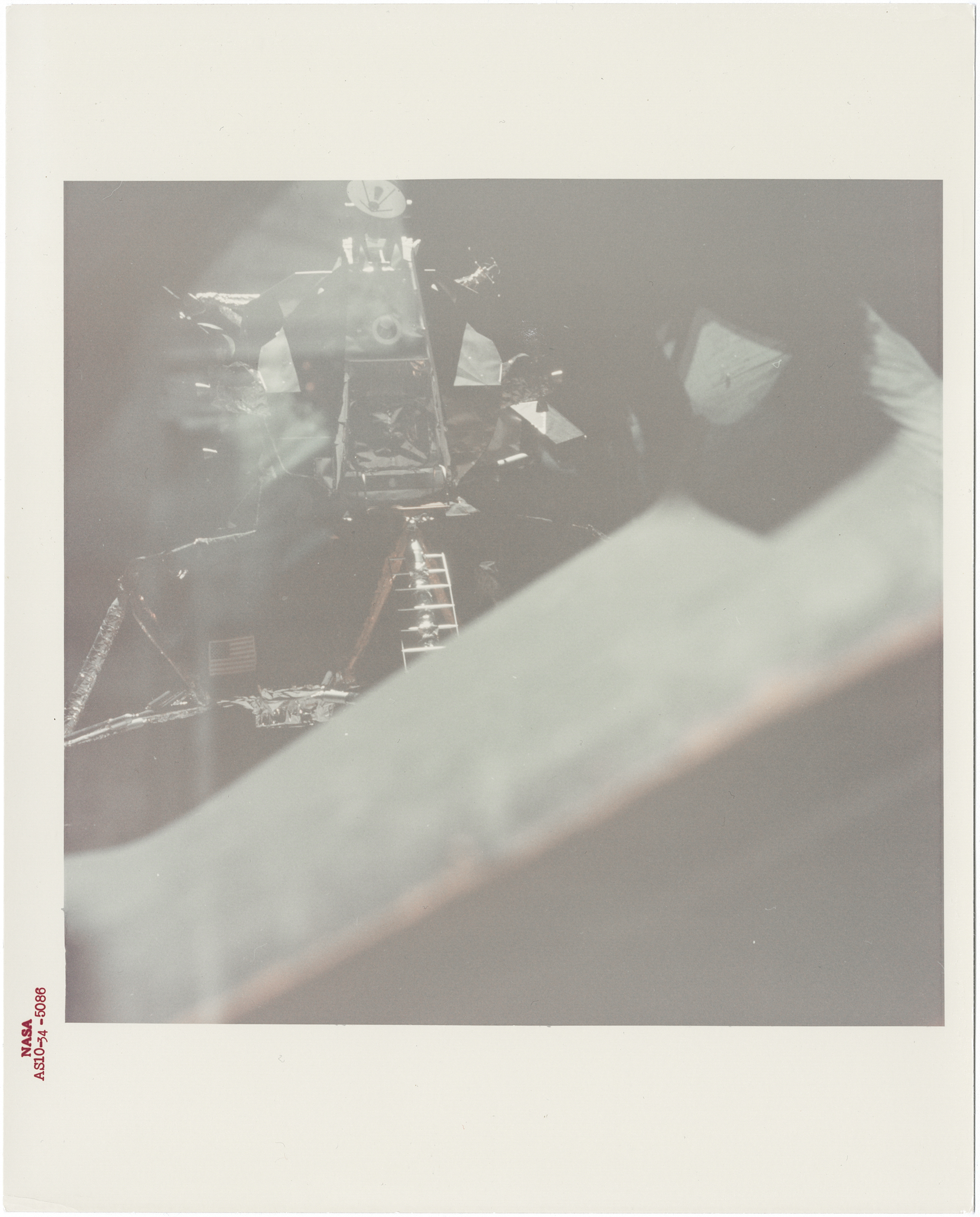 [Apollo 10] LUNAR MODULE SNOOPY EMBARKS ON ITS HISTORIC FIRST DESCENT ...