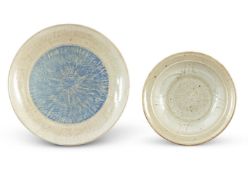 WILLIAM PLUMPTRE, A CELEDON-GLAZED AND INCISED STUDIO POTTERY CHARGER, MODERN