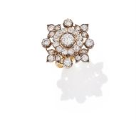 A LATE 19TH CENTURY DIAMOND CLUSTER RING