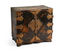A SMALL WILLIAM & MARY BLACK LACQUER AND GILT CHINOISERIE DECORATED CABINET, CIRCA 1690