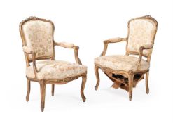 A PAIR OF CARVED WOOD AND GILT GESSO FAUTEUILS, IN LOUIS XV STYLE, FIRST HALF 20TH CENTURY