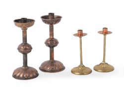 ARTS & CRAFTS, A PAIR OF COPPER CANDLESTICKS, EARLY 20TH CENTURY