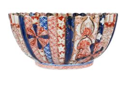 A JAPANESE IMARI FLUTED BOWL, MEIJI PERIOD
