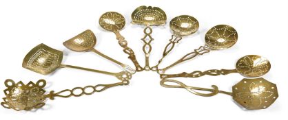 A COLLECTION OF NINE VICTORIAN BRASS ROASTING SPOONS, LATE 19TH CENTURY