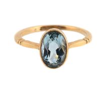 AN EDWARDIAN AQUAMARINE SINGLE STONE RING