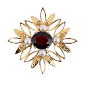 DEAKIN & FRANCIS, A 9 CARAT GOLD GARNET AND CULTURED PEARL BROOCH