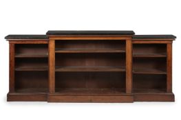 A WILLIAM IV MAHOGANY AND MARBLE TOPPED STEPPED BREAKFRONT OPEN BOOKCASE, CIRCA 1835