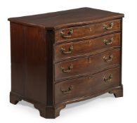 A GEORGE III MAHOGANY SERPENTINE FRONTED CHEST OF DRAWERS, CIRCA 1770
