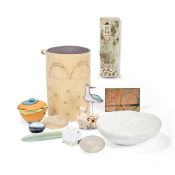 A GROUP OF ELEVEN VARIOUS DECORATIVE ITEMS, MODERN