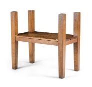 AN ELM HALL SEAT, EARLY 20TH CENTURY