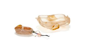 A Chinese Suzhou agate pendant