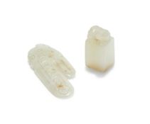 A Chinese imperial white jade scroll clasp