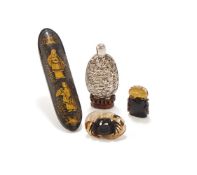 A well carved Chinese Suzhou agate 'Crab' pendant
