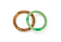A Chinese mottled jade bangle