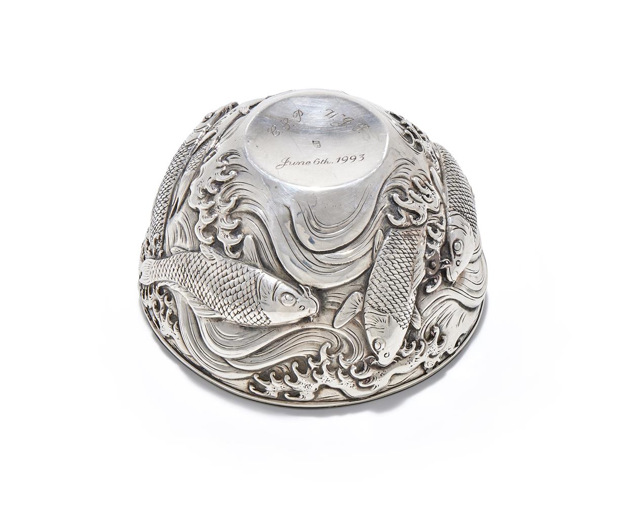 A Japanese silver 'fish' bowl - Image 3 of 3