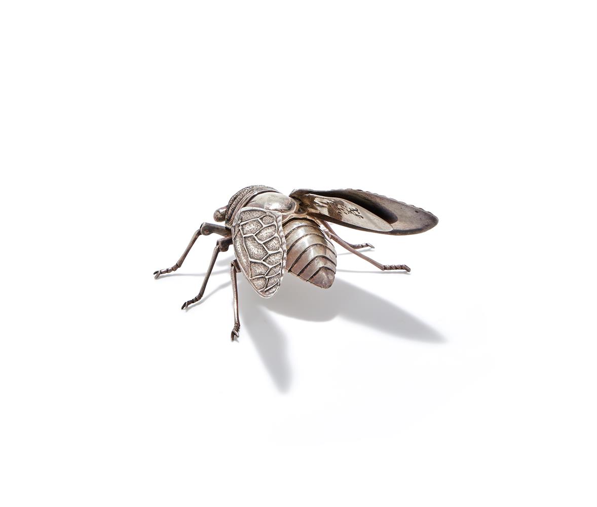 A fine Japanese silver articulated model of a Cicada - Image 4 of 6